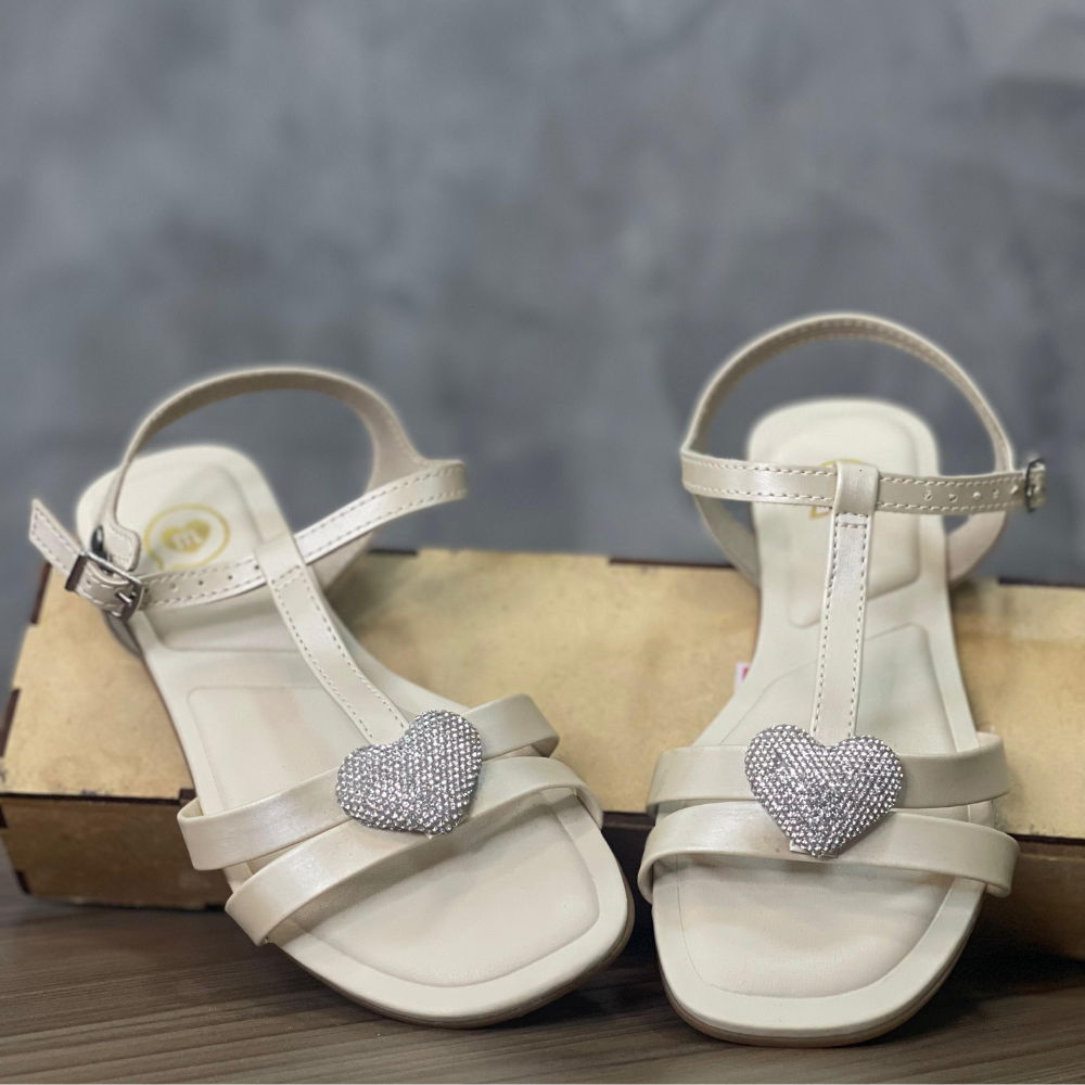 Sandália Infantil Coração em Prata Molekinha